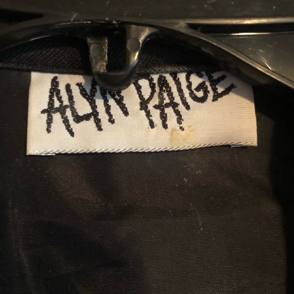 Women’s black suit - Picture 7 of 9